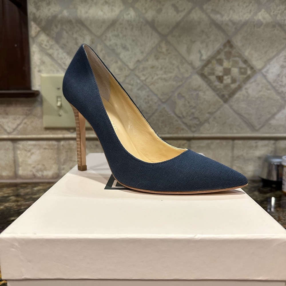 Ivanka Trump Carra Pumps in Dark Blue